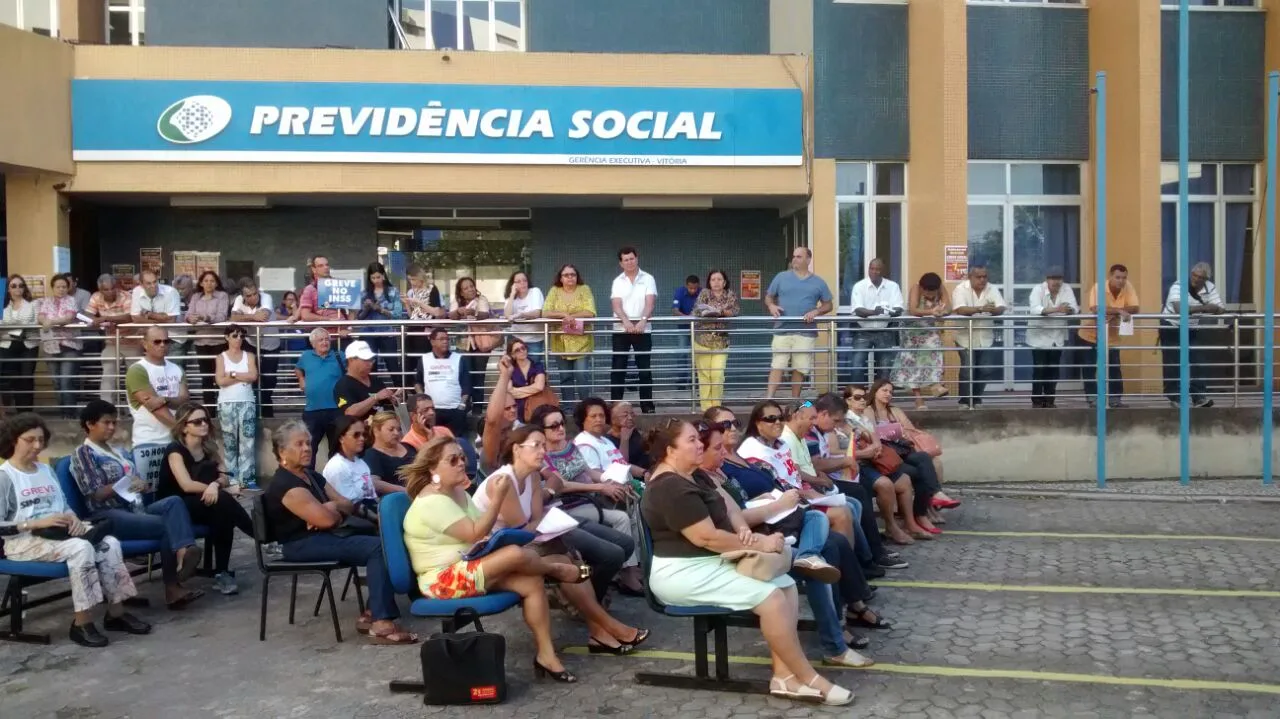 Trabalhadores do INSS decidem manter greve por tempo indeterminado no ES