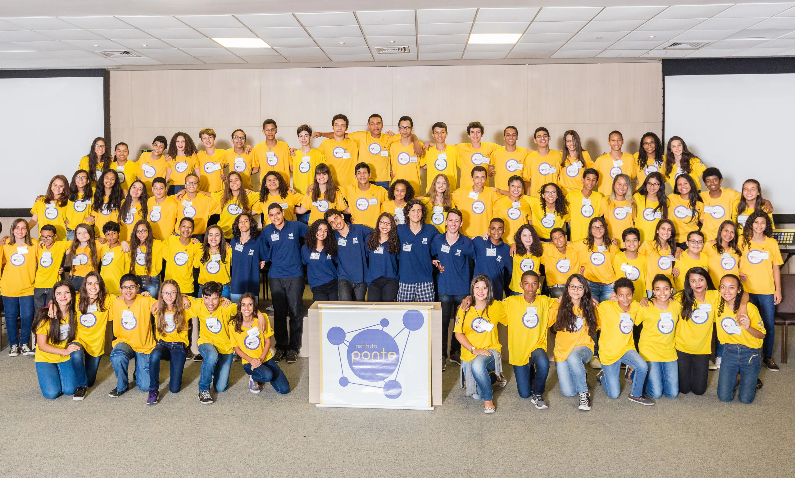 Instituto Americo Buaiz realiza entrega de livros arrecadados ao Instituto Ponte nesta sexta-feira