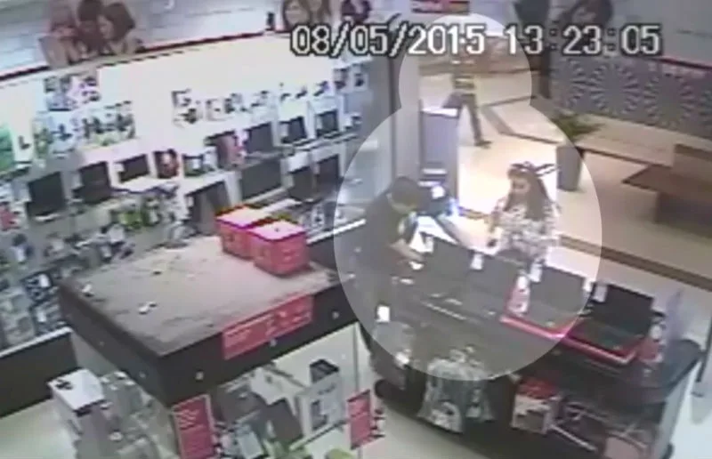 Polícia divulga imagens de criminosos furtando notebooks em shopping na Serra