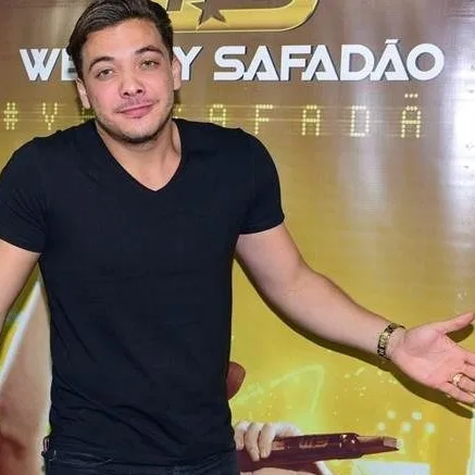 Wesley Safadão cancela show após avião apresentar problema