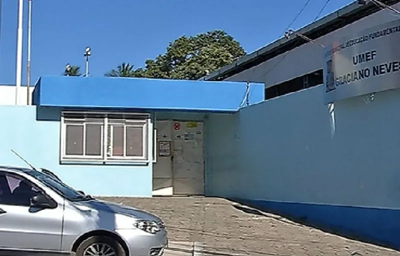 Bandidos rendem estudantes e promovem arrastão na porta de escola em Vila Velha