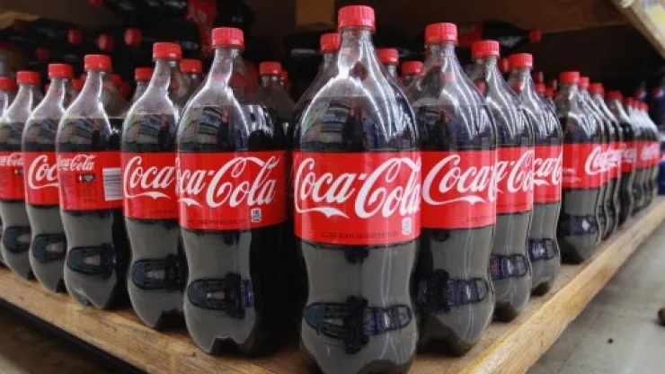 Coca-Cola anuncia corte de 1.200 vagas devido à queda em venda de refrigerantes