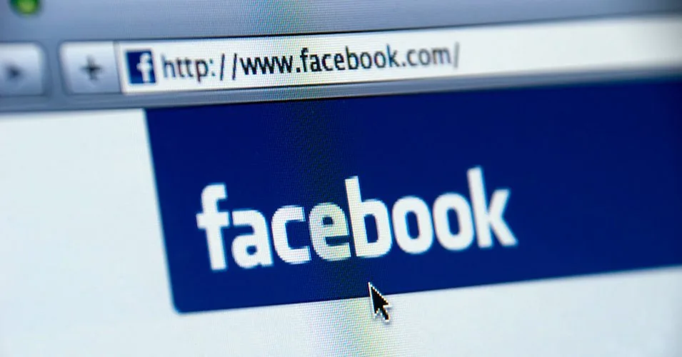 Facebook é acusado de não remover pornografia infantil