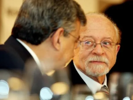 Vice-presidente do PSDB defende que partido fique fora de eventual gestão Temer