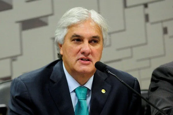 Senado decide manter prisão de Delcídio do Amaral