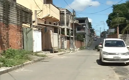 Irmãos são esfaqueados dentro de casa na Serra