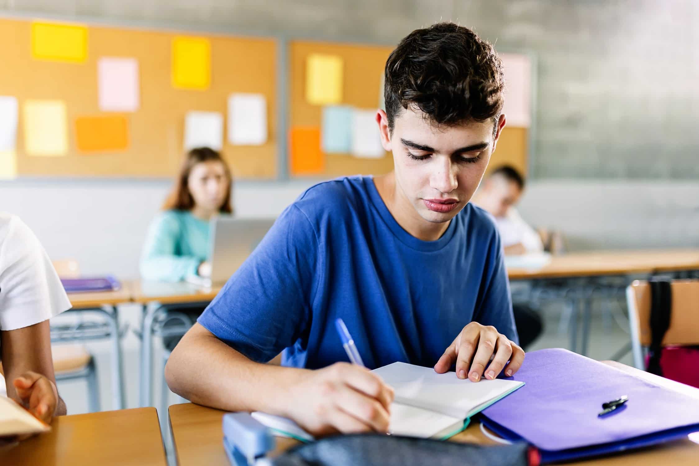 Nos dias de hoje, muito se fala sobre a eficácia de estudar por questões. Será que essa forma de estudos é ou não eficaz