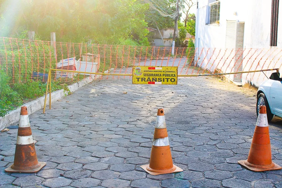 Avenida é interditada por risco de rompimento de barragem em Linhares