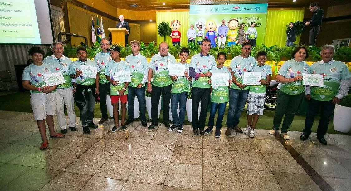 Educadores do campo participam de formação do programa Agrinho