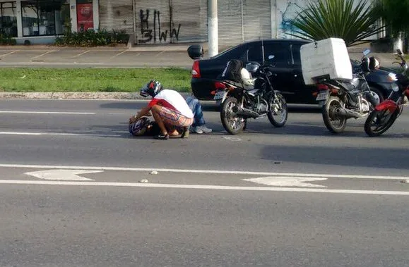 Acidente deixa motociclista ferido na BR-262 em Cariacica