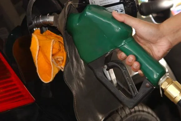 Carro antigo pode ter problema com aumento do etanol na gasolina