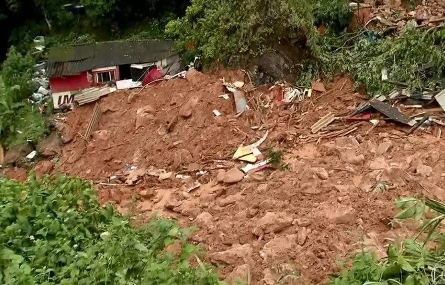 Buscas por vítimas na Baixada Santista seguem pelo 6º dia após temporal