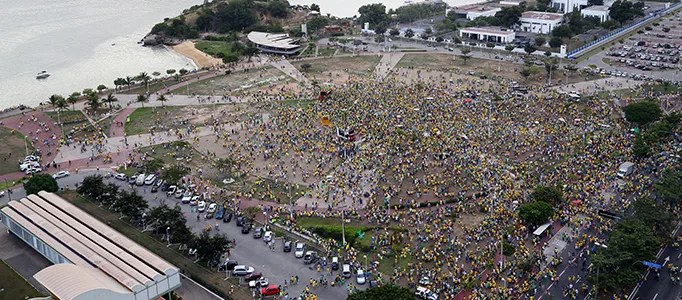 Drones, trio elétrico e expectativa de 200 mil pessoas em protesto contra Dilma no Estado