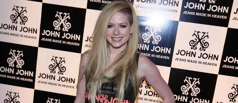 Avril Lavigne vai a show de Britney Spears