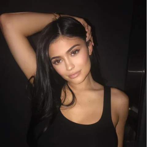 Kylie Jenner é presenteada com joia de quase 190 mil reais por suposto namorado, Travis Scott