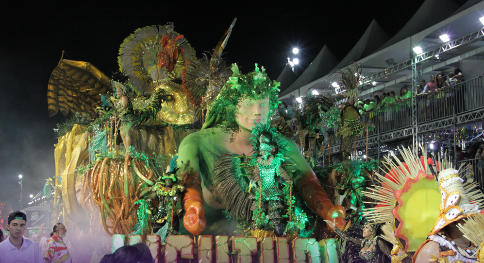 Vai curtir o Carnaval de Vitória? Ainda restam 7 mil ingressos para cair na folia!