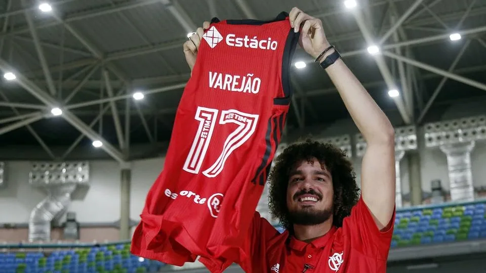 Capixaba Anderson Varejão estreia no NBB pelo Flamengo nesta quinta-feira