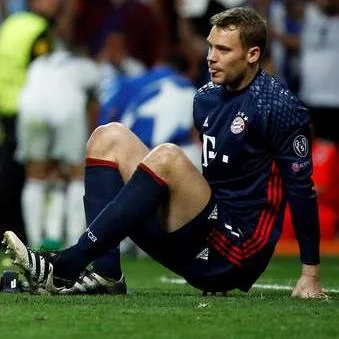 Neuer passa por cirurgia no pé e só voltará ao Bayern em janeiro