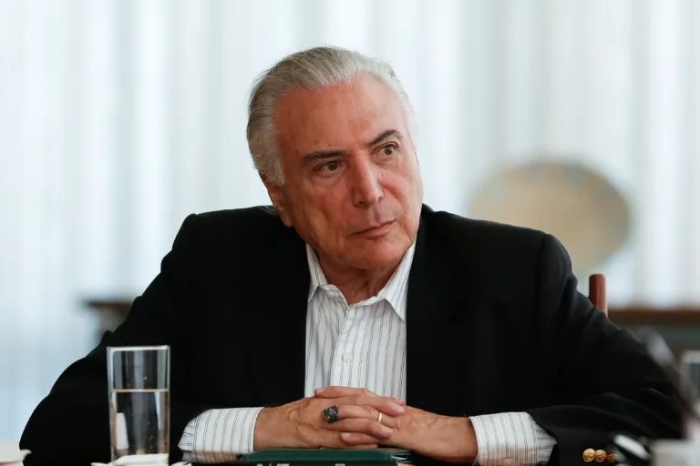 Brasília – O presidente Michel Temer está reunido com ministros no Palácio da Alvorada para discutir medidas relativas à imigração de venezuelanos e a situação de Roraima (Marcos Corrêa/PR)