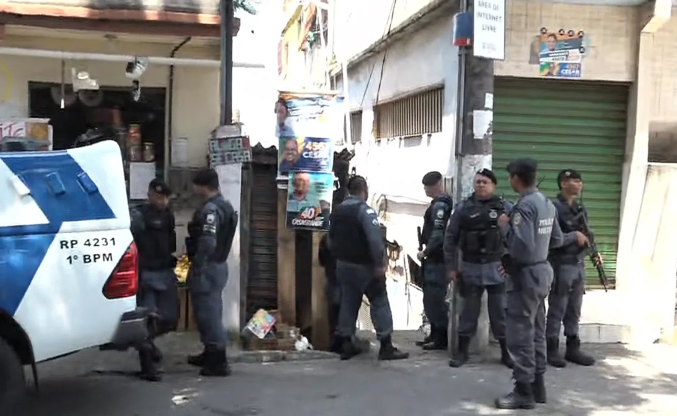 Polícia reforça segurança após flagra de ostentação de armas no morro de São Benedito, em Vitória