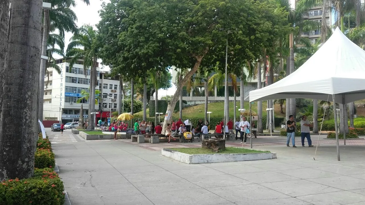 Manifestantes contrários ao impeachment fazem ato em Cachoeiro de Itapemirim