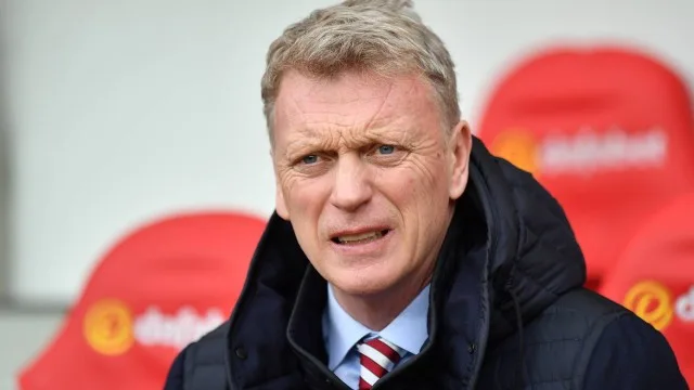 Técnico David Moyes sofre processo disciplinar após ameaçar tapa em uma repórter