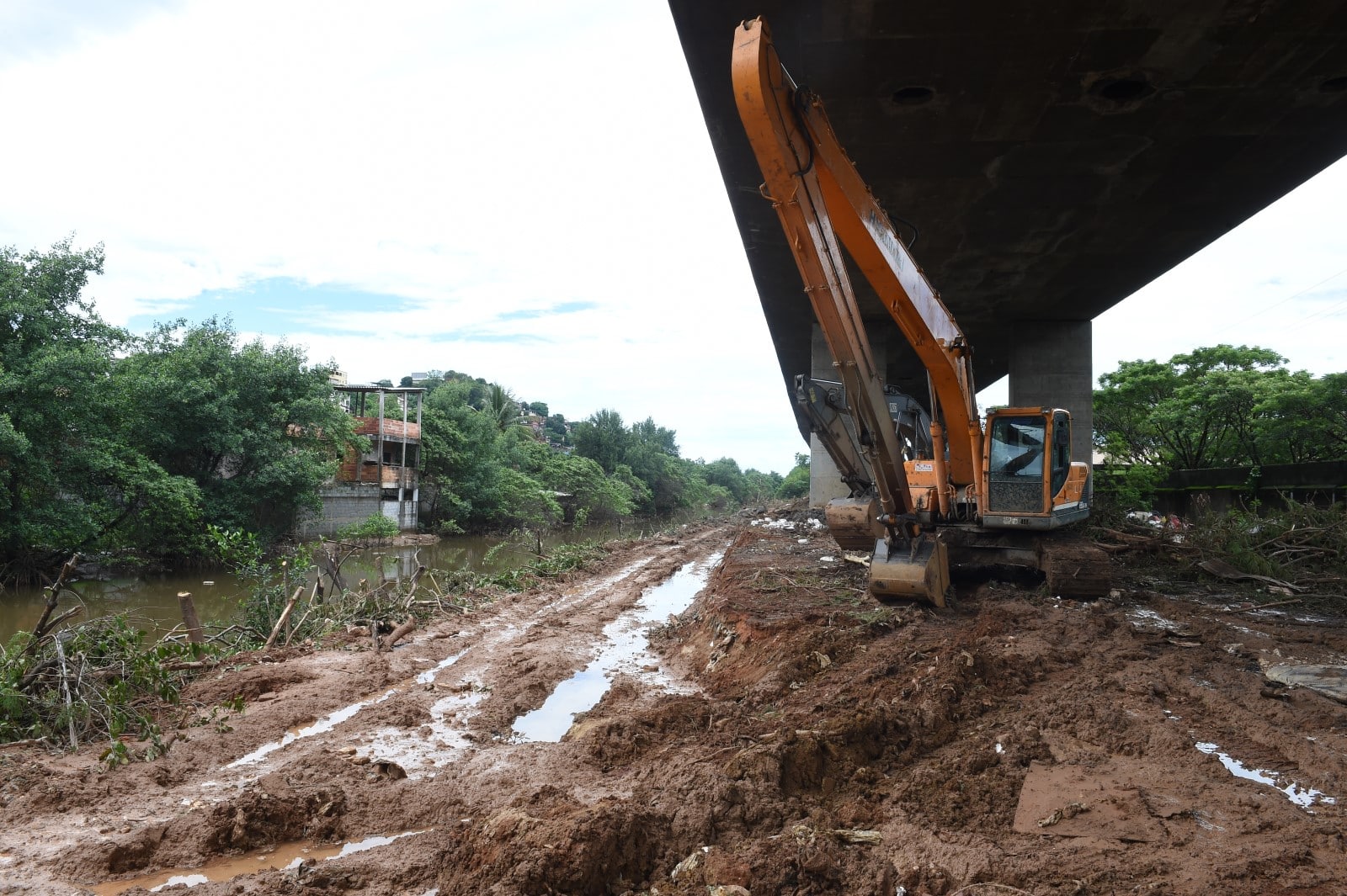 Governo promete bombas d’água no rio Marinho  