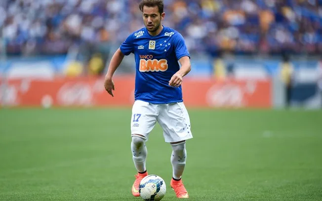 Cruzeiro busca reação para manter folga na liderança