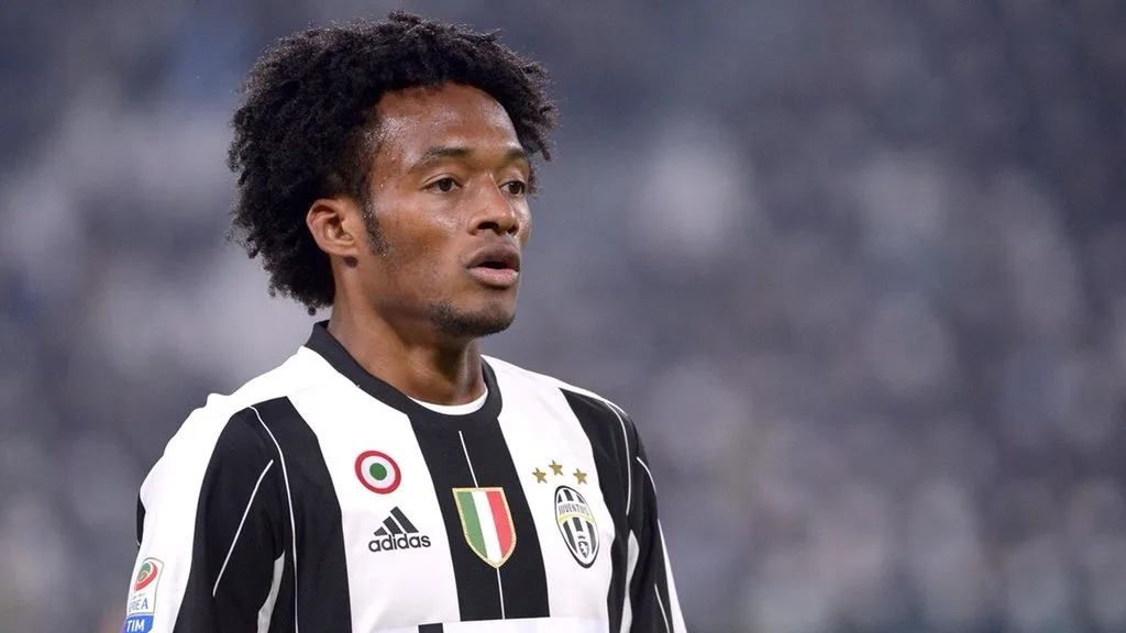 Cuadrado passa por cirurgia no púbis e desfalca a Juventus por mais um mês