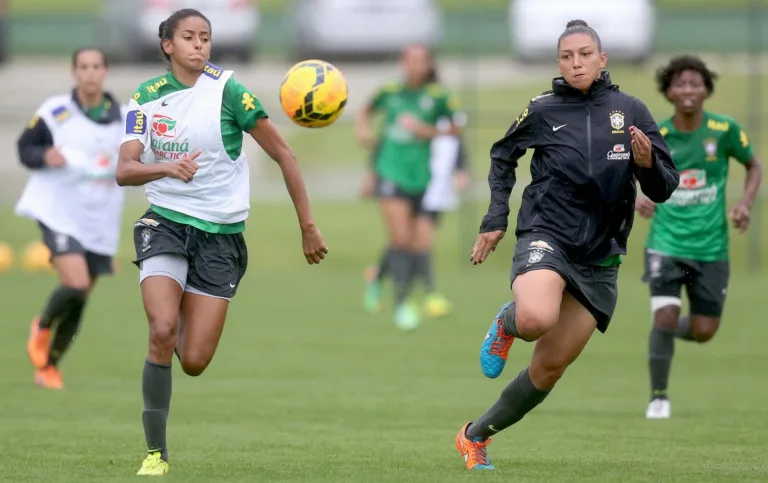 Brasil cai e fecha ano em 8º no ranking feminino da Fifa