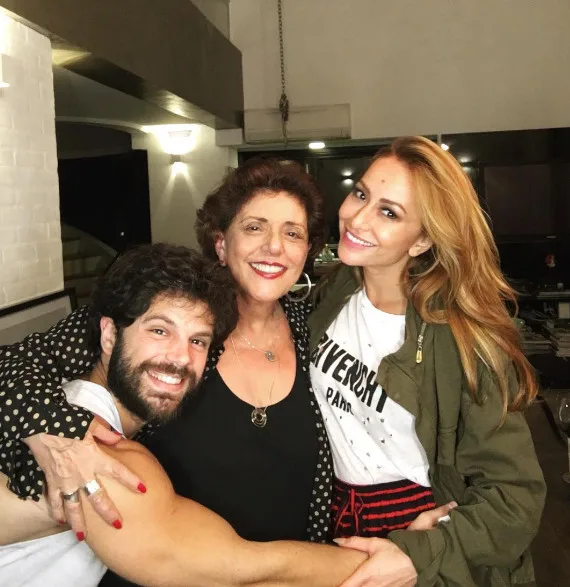 Sabrina Sato mostra momento em família e posa com Duda Nagle e sogra