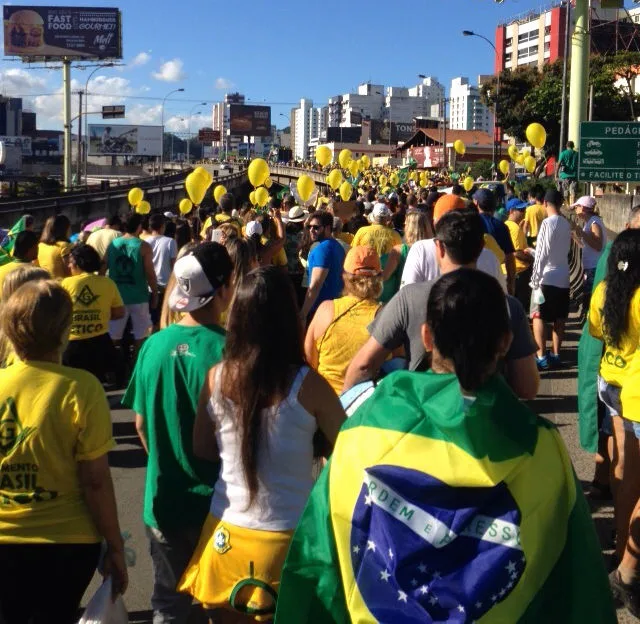 Cerca de 40 mil pessoas vão às ruas em Vitória em protesto contra o governo