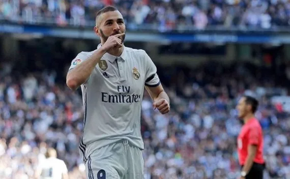 Benzema cobra explicações sobre sua ausência nas convocações da França