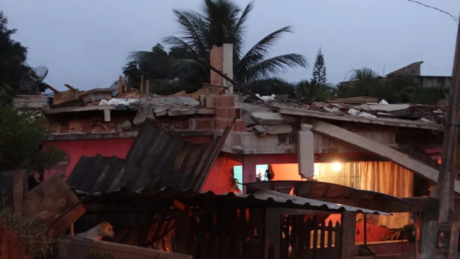 Cachorros morrem após casa em construção desabar em Marataízes