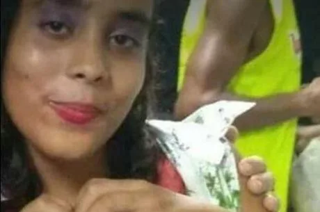 Adolescente de 15 anos é espancada até a morte por colega de escola por causa de caderno