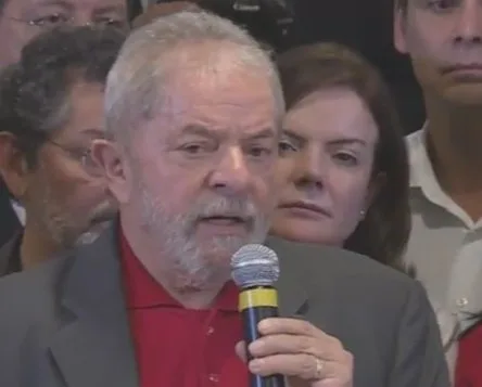 Ex-presidente Lula se defende de denúncias apresentadas na Lava Jato