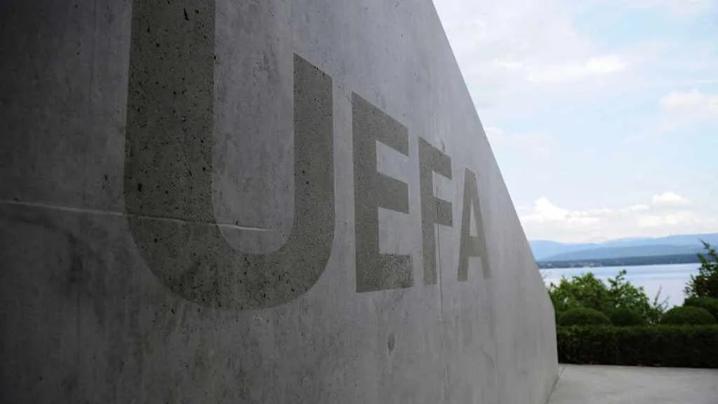 Esloveno Ceferin vence eleição com folga e se torna presidente da Uefa