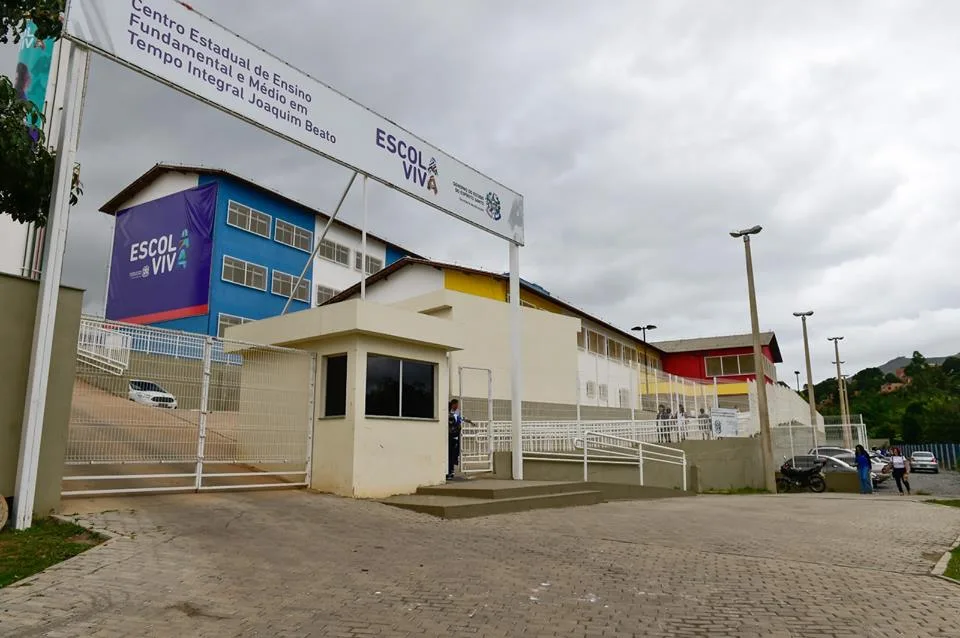 Unidade da Escola Viva é inaugurada na Serra e ganha Academia de Letras