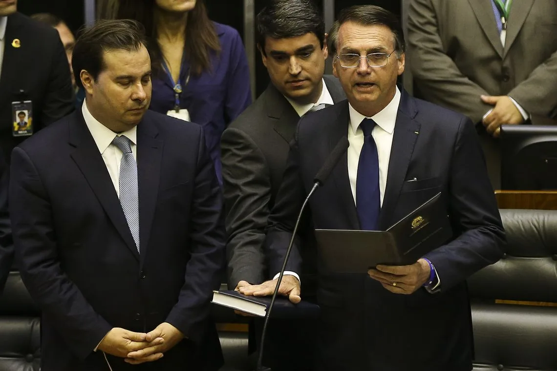 Jair Bolsonaro toma posse como presidente da República em cerimônia no Congresso Nacional.