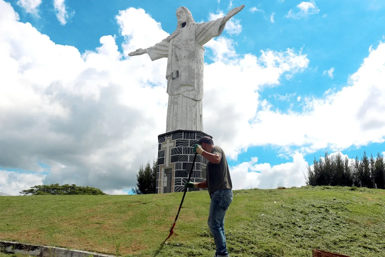 Cristo Redentor em Guaçuí é preparado para o período de férias