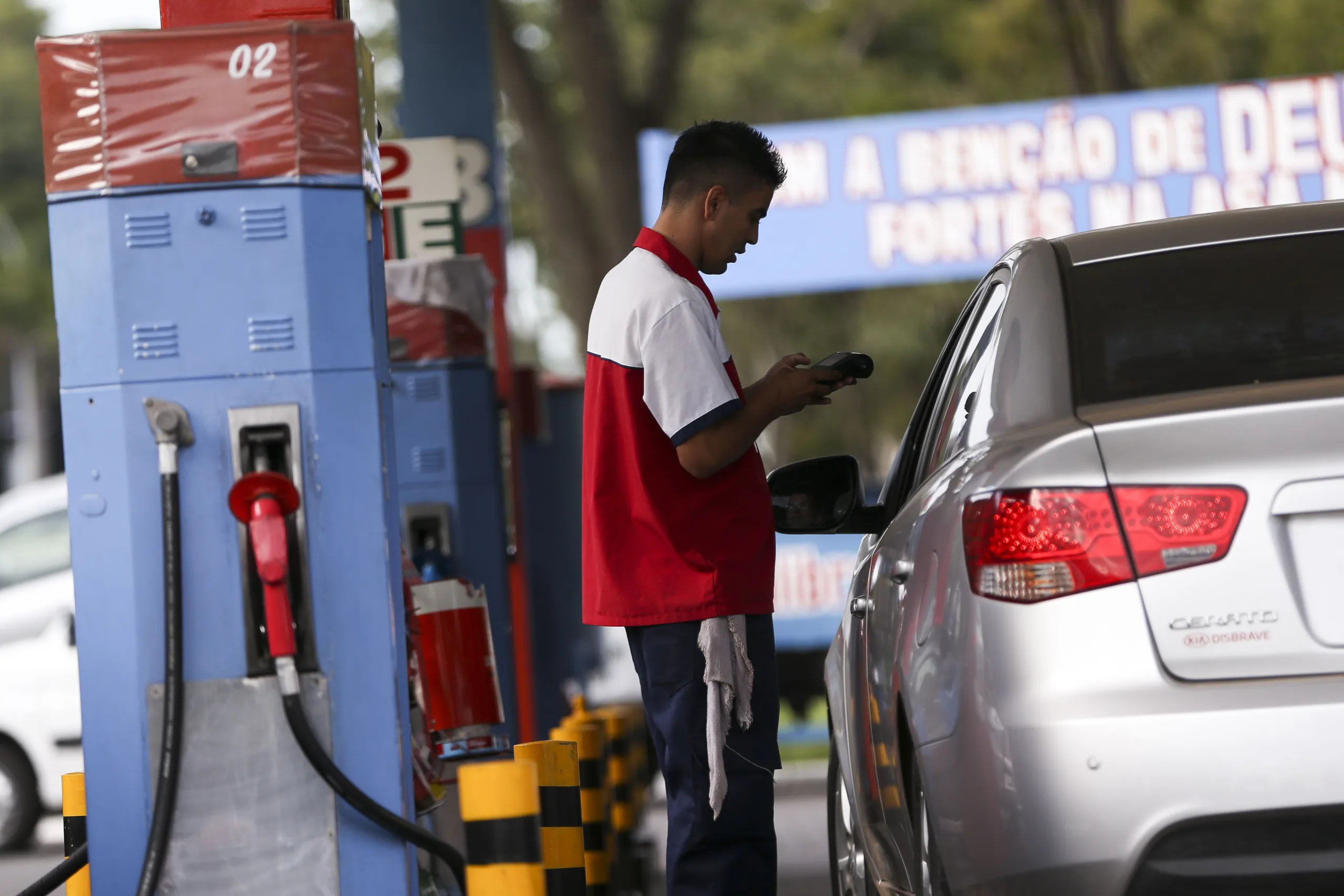 Brasília – Posto de combustíveis do DF vende gasolina com preço quase 40% menor no Dia da Liberdade de Impostos ( Marcelo Camargo/Agência Brasil)