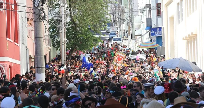 ES tem mais de 40 blocos até a Quarta-feira de Cinzas. Confira a lista e caia na folia!