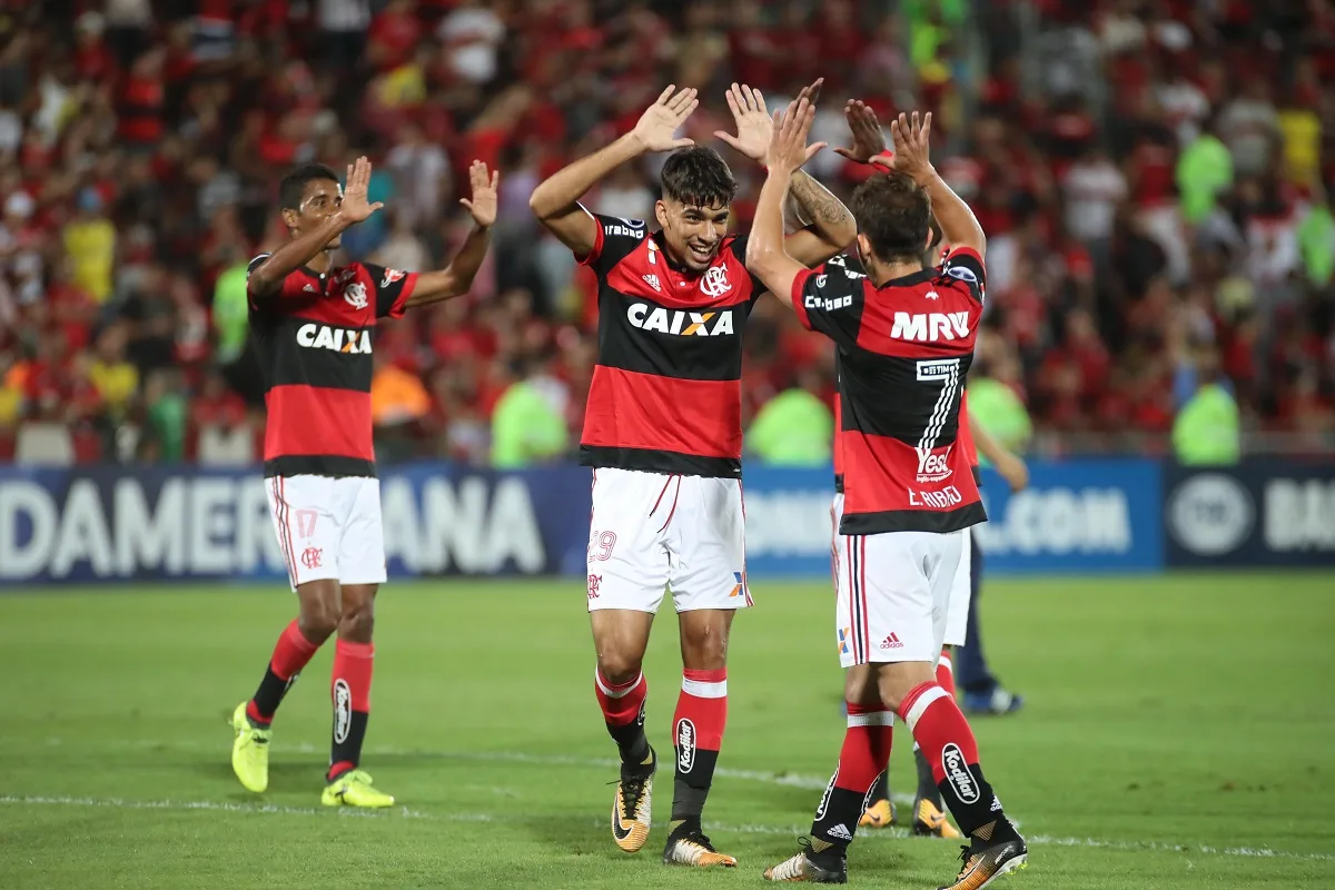 Flamengo faz 4 a 0 na Chapecoense e se classifica às quartas da Sul-Americana