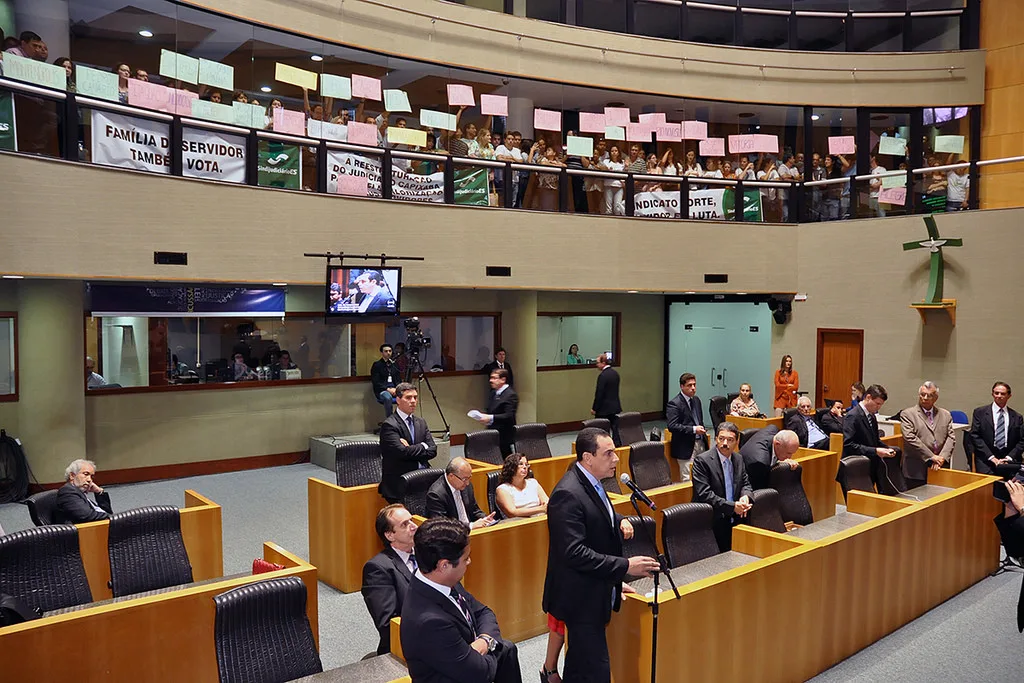 Após pressão, Bizzotto recua e Assembleia deve votar salário de servidores nesta quarta-feira