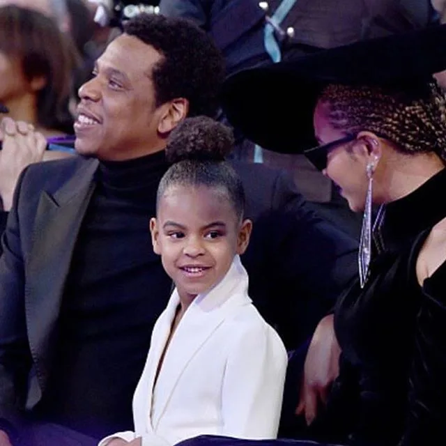 Blue Ivy dá lance de R$ 62 mil em obra de arte durante leilão