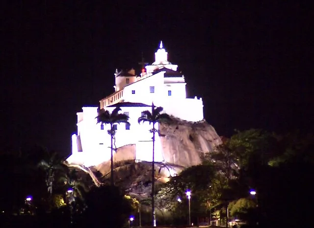 Nova iluminação do Convento da Penha é inaugurada