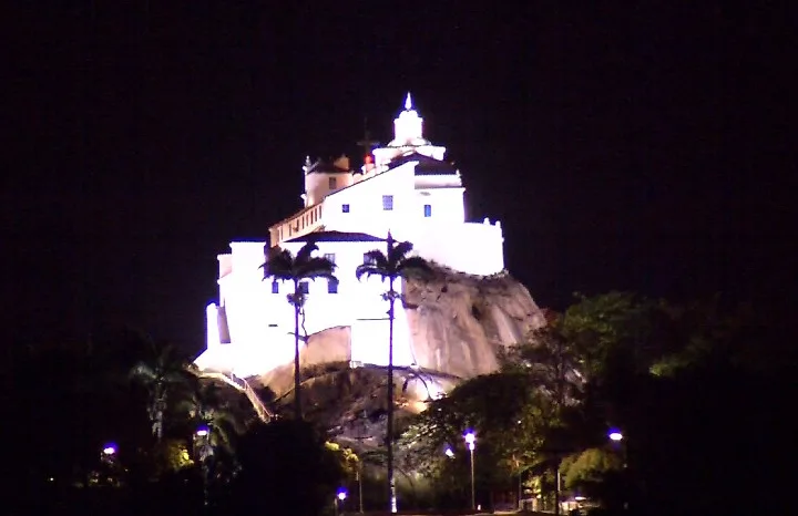 Nova iluminação do Convento da Penha é inaugurada