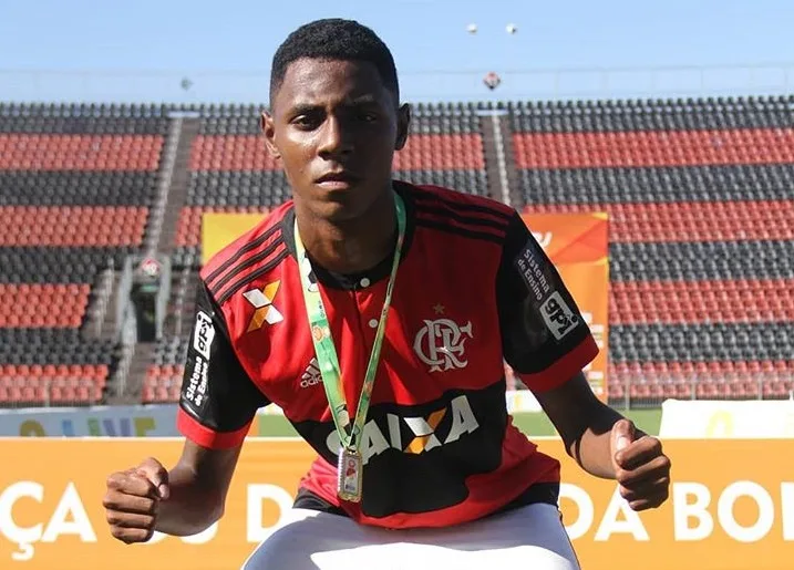 Médico diz que zagueiro capixaba se queimou tentando ajudar colegas no CT do Flamengo