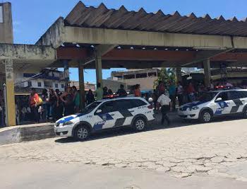 Rodoviários liberam catracas e passageiros entram no terminal de Vila Velha sem pagar