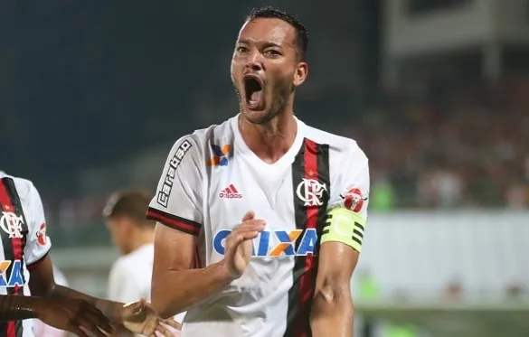 Réver reconhece falhas contra o Santos e vê Flamengo ofensivo contra Corinthians